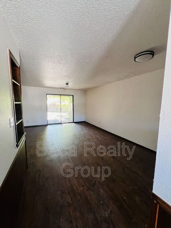 Building Photo - 2264 Donna Dr