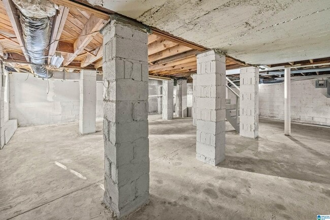 Building Photo - 932 5 Mile Rd