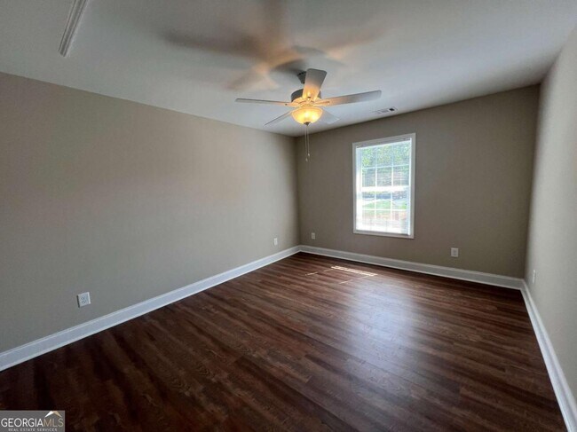 Building Photo - 5952 Moon Dr