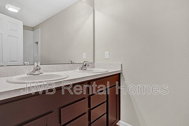 Building Photo - 9475 Valerie St