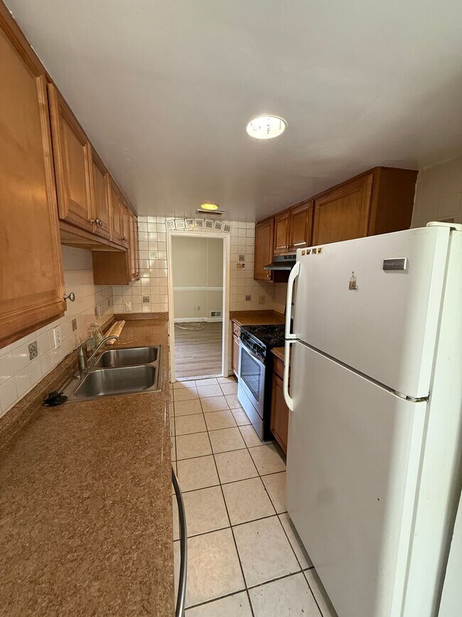 Building Photo - 14386 Berkshire Dr