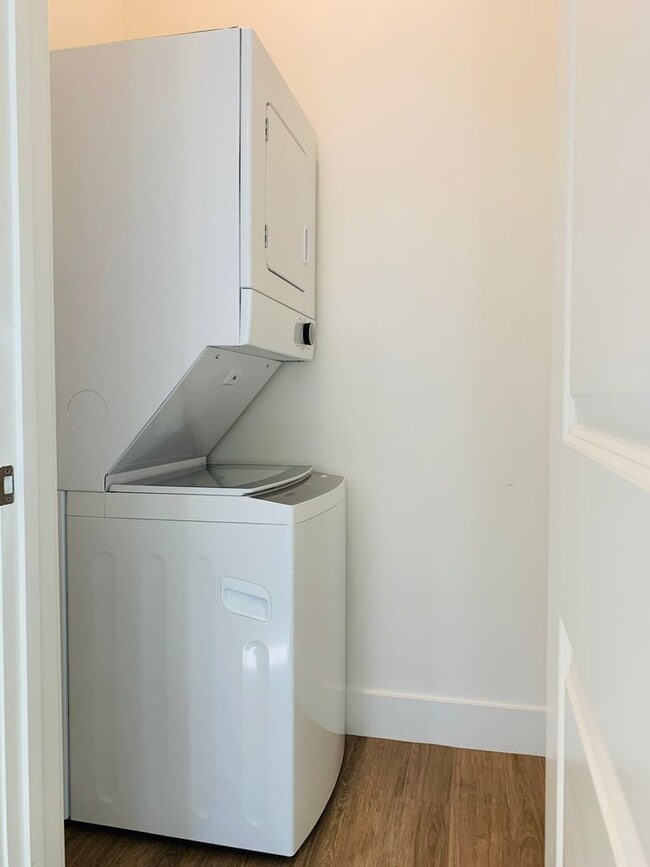 Building Photo - 713 Jefferson St