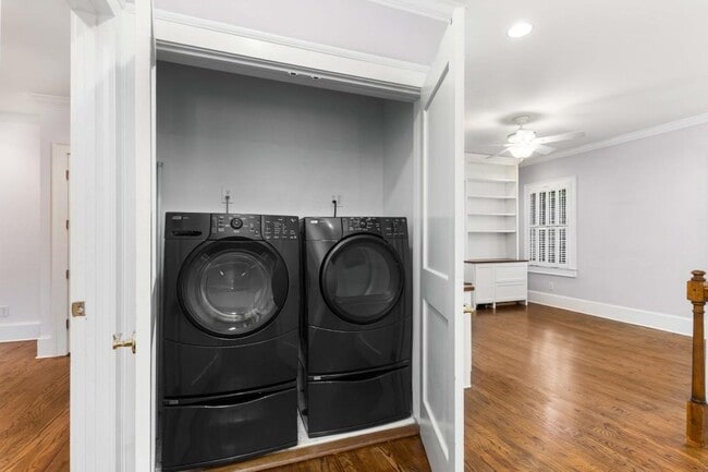 Building Photo - 656 Yorkshire Rd NE