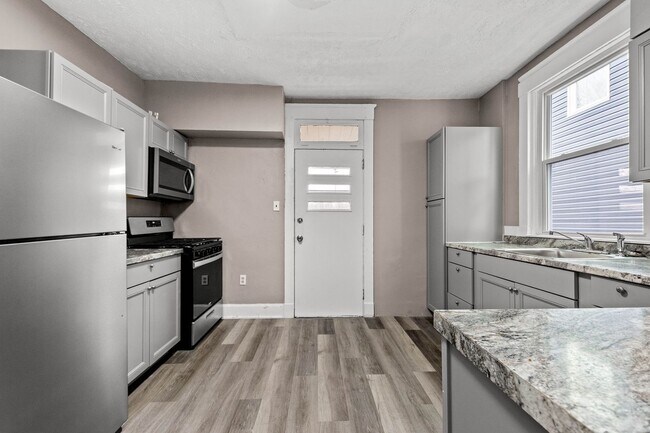Building Photo - SCORE 1ST MONTH'S RENT FREE IF SIGNED BY MAY 29! Stunning 3 bedroom home in Aliquippa available J...