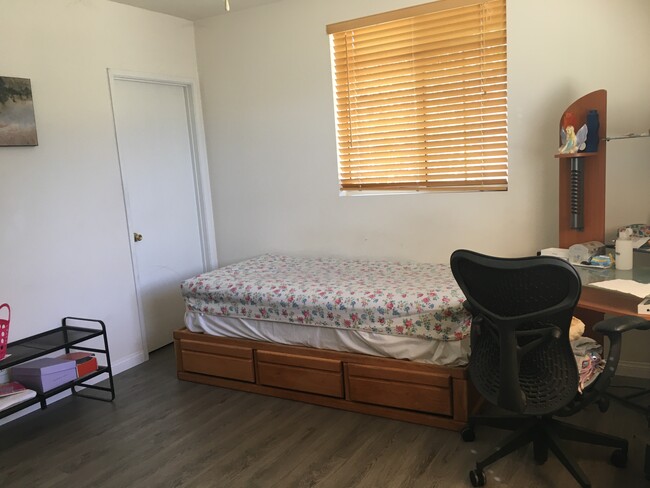 second bedroom - 331 Canon de Paraiso Ln