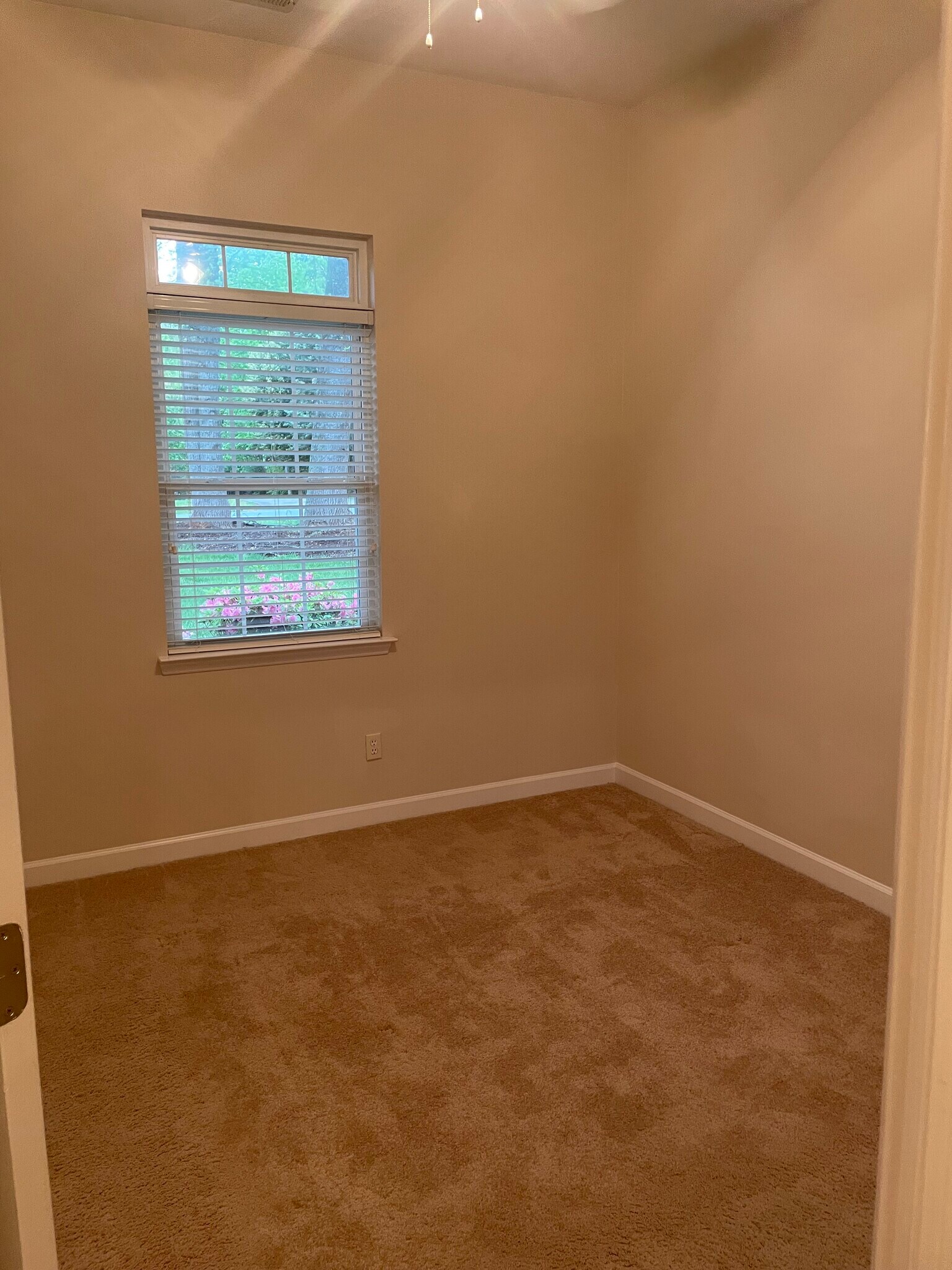 Building Photo - 1855 Cameron Heights Cir