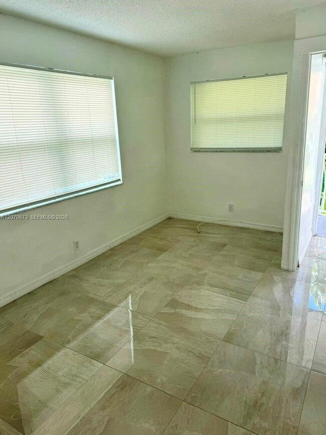 Building Photo - 6201 SW 37 Ct