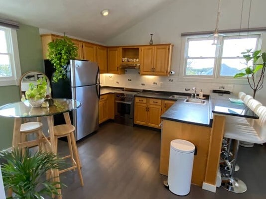 Full Kitchen, new range - 17 Millett St