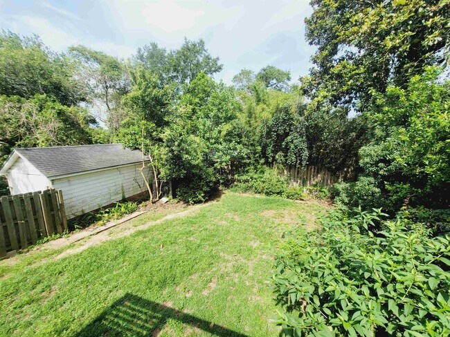 Building Photo - 608 Talaflo St
