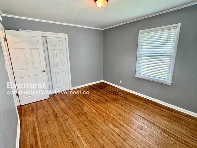 Building Photo - Lovely 3-Bedroom Home with Modern Amenitie...