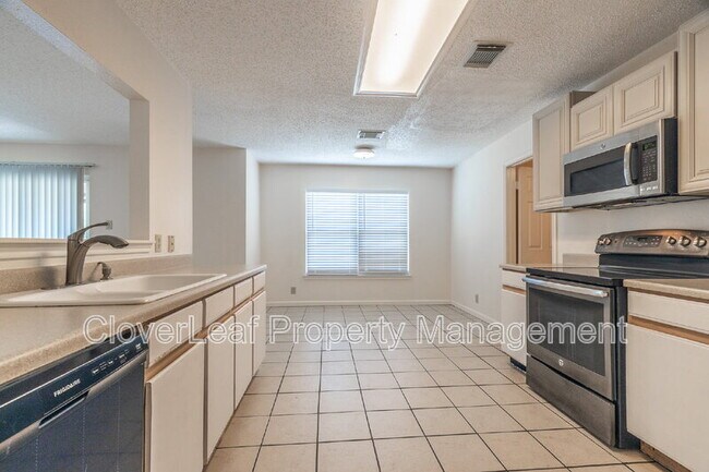Building Photo - 1045 Stone Trail