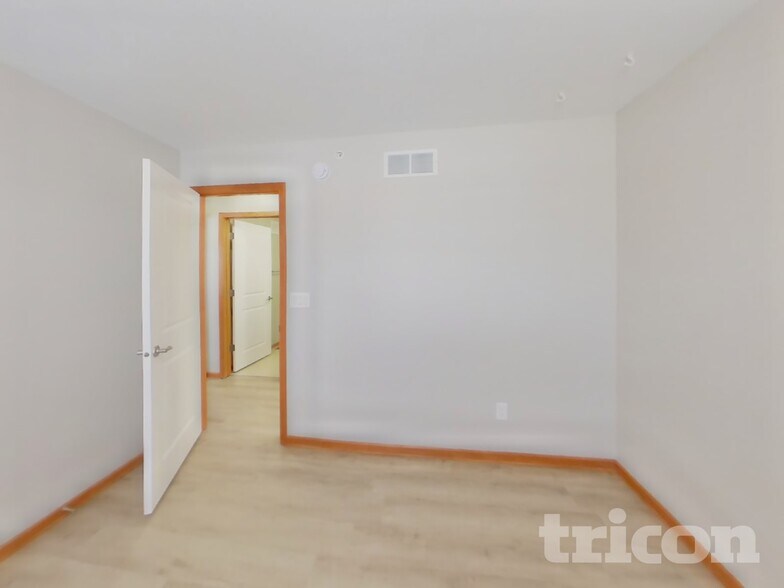 Building Photo - 1627 Fox Hunt Way