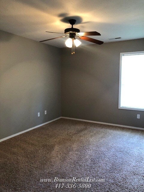 Building Photo - Over 2,000 sqft on one level