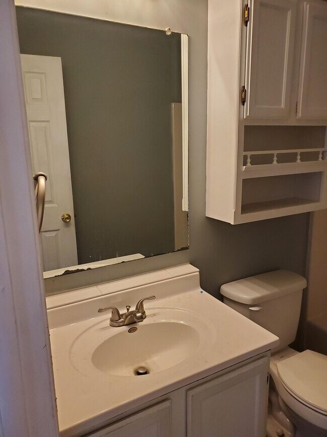 Building Photo - 1441 N. Smith Ct #4