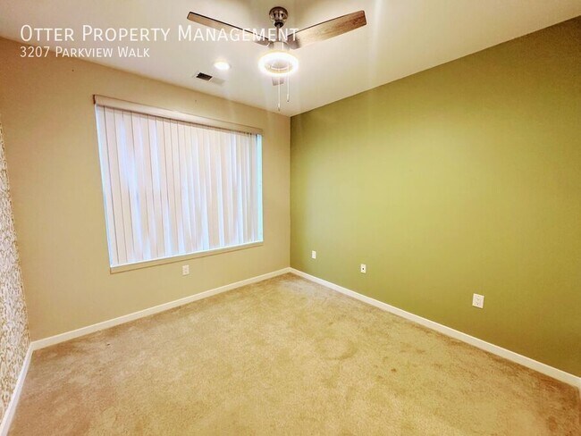 Building Photo - 3207 Parkview Walk