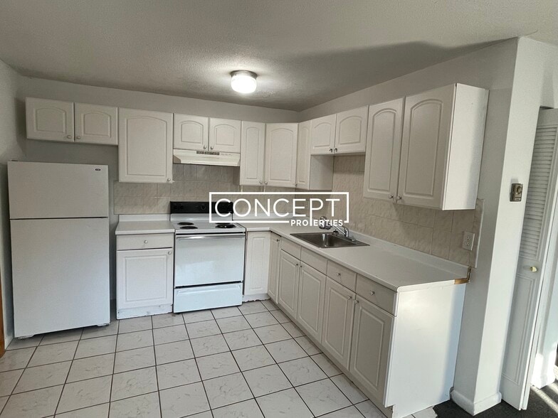 Building Photo - 226 Parker Hill Ave