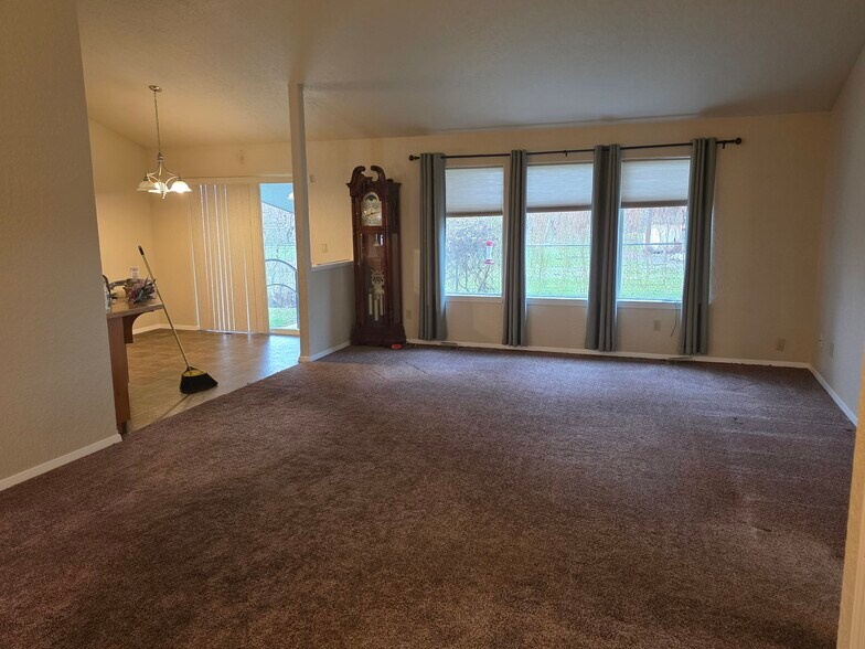 Building Photo - 208 Sunset Ln