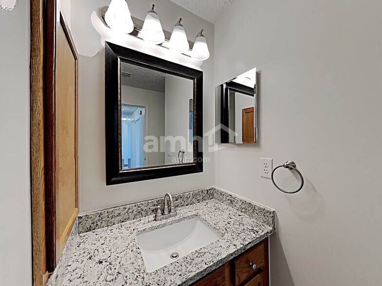 Building Photo - 14024 Fish Eagle Dr E