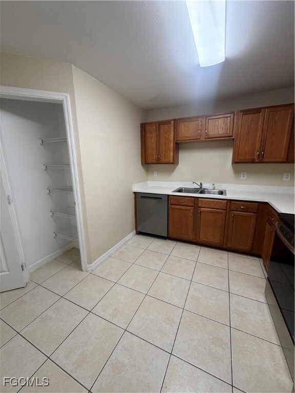 Building Photo - 2504 Haviland Ave S