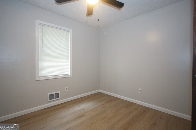 Building Photo - 948 Waverly Ct