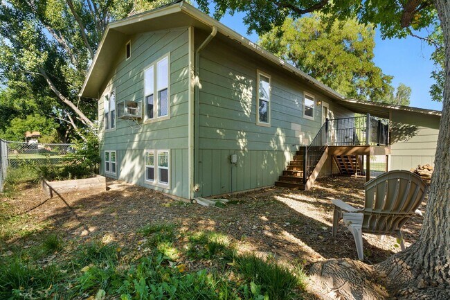 Building Photo - Freshly Updated 4 Bedroom Home