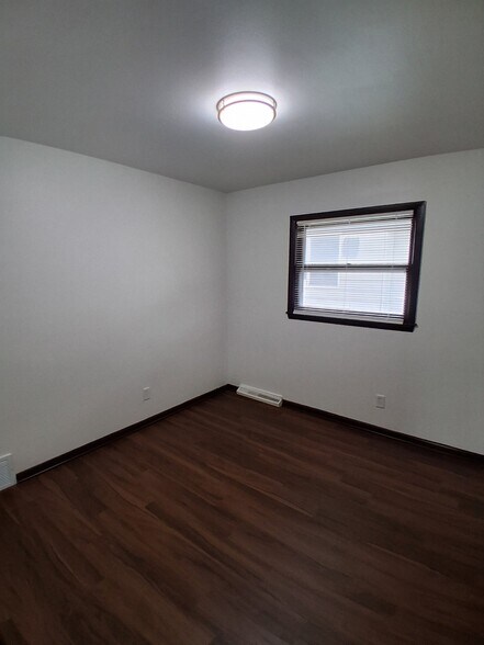 Building Photo - 7215 W Florist Ave