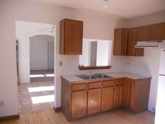 Building Photo - 205 1/2 Park Street