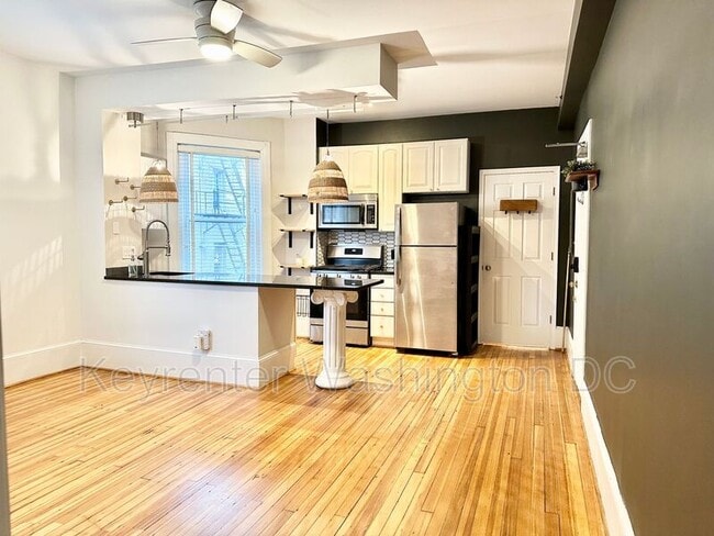 Building Photo - 3155 Mt Pleasant St NW