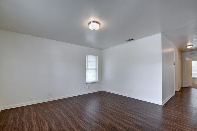 Building Photo - 129 Coleman St