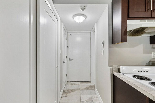 Building Photo - 30 US-9W