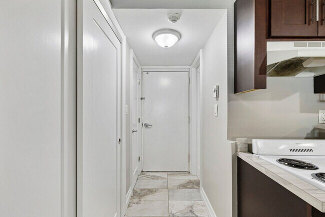 Building Photo - 30 U.S. 9W-SI ID1466753P