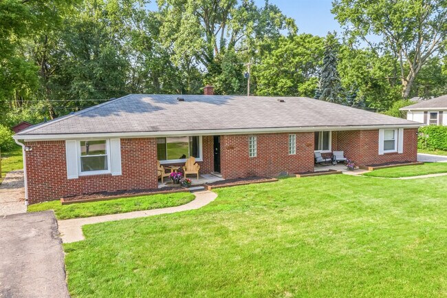 Building Photo - 8254 Mary Ann Ave