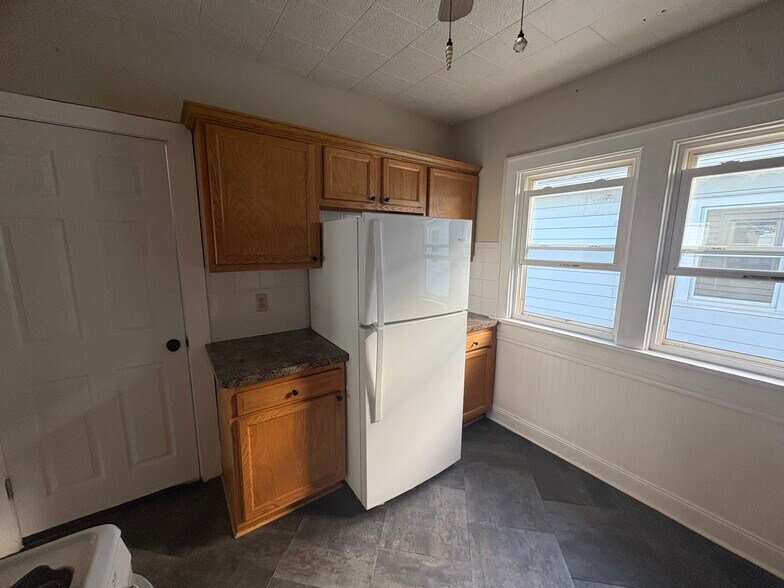 Building Photo - 135 Hartwell Rd