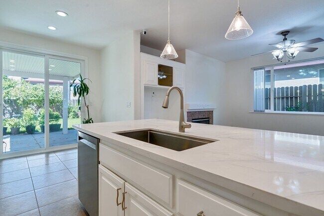 Building Photo - Spacious 4-Bedroom Home, Beautifully Maint...