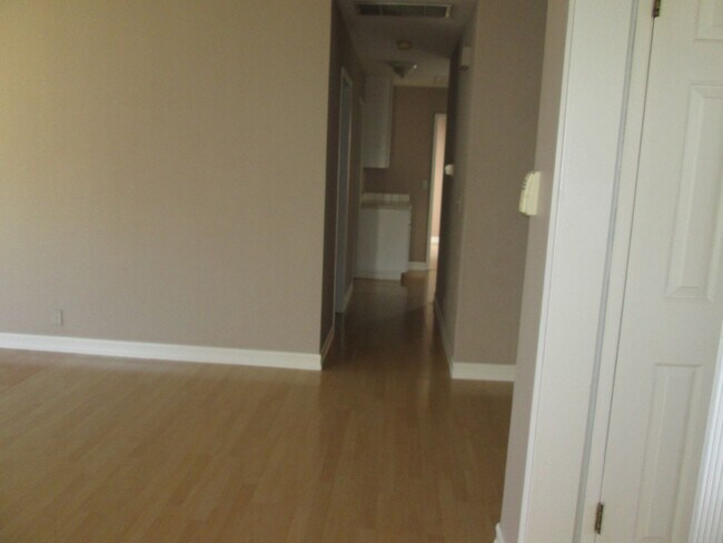 Building Photo - 927 Lobelia Ln