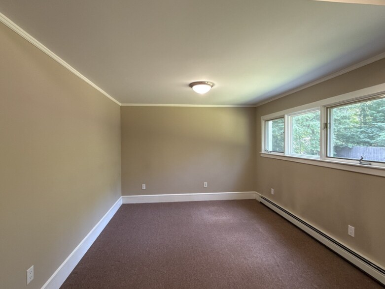 Building Photo - 9 Sunny Knoll Ter