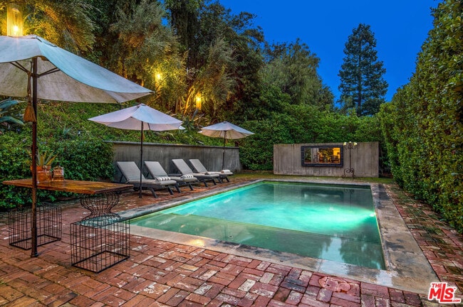 Building Photo - 3470 Consuelo Dr