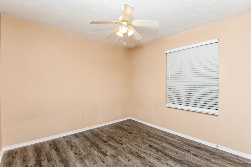 Building Photo - 3801 Waxwing Cir S