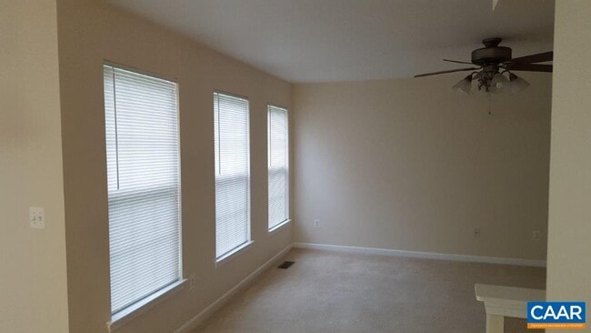 Building Photo - 706 Holly Hill Dr