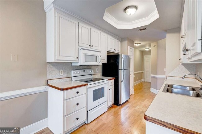 Building Photo - 25 Wisteria Cir