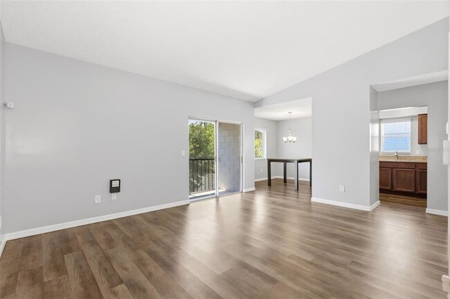 Building Photo - 10 N Fairfax Ave