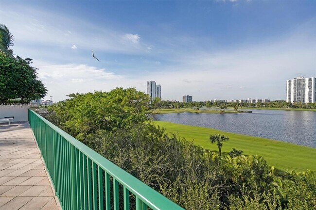 Building Photo - 20000 E Country Club Dr