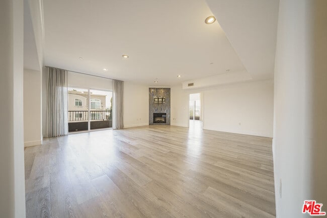 Building Photo - 970 S St Andrews Pl