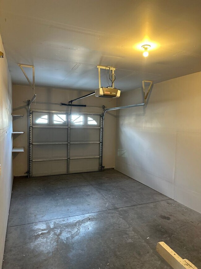 Building Photo - 1297 NE Dawson Dr