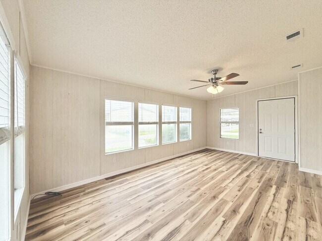 Building Photo - 43 Sargent St