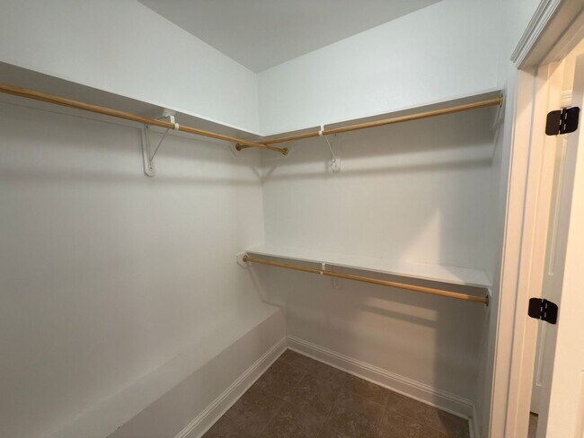 Building Photo - 3-Bedroom Home with Central AC, Gas Fireplace & Spacious Backyard