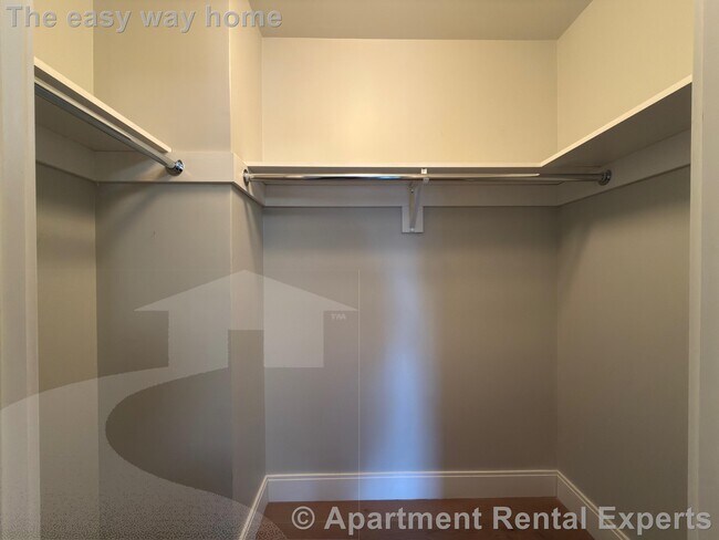 Building Photo - 9 Central St