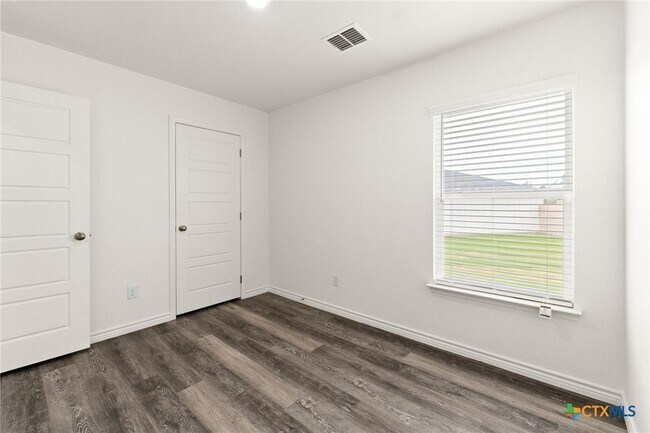 Building Photo - 1106 Lindsey Dr