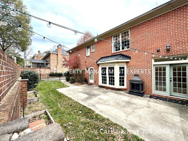 Building Photo - 640 Barington Pl