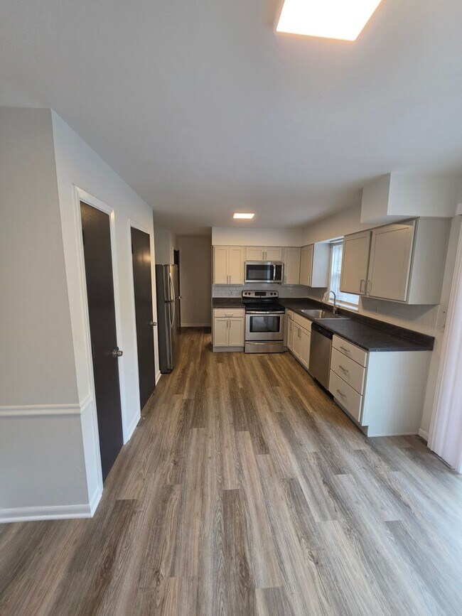 Building Photo - 4209 Defoe Dr